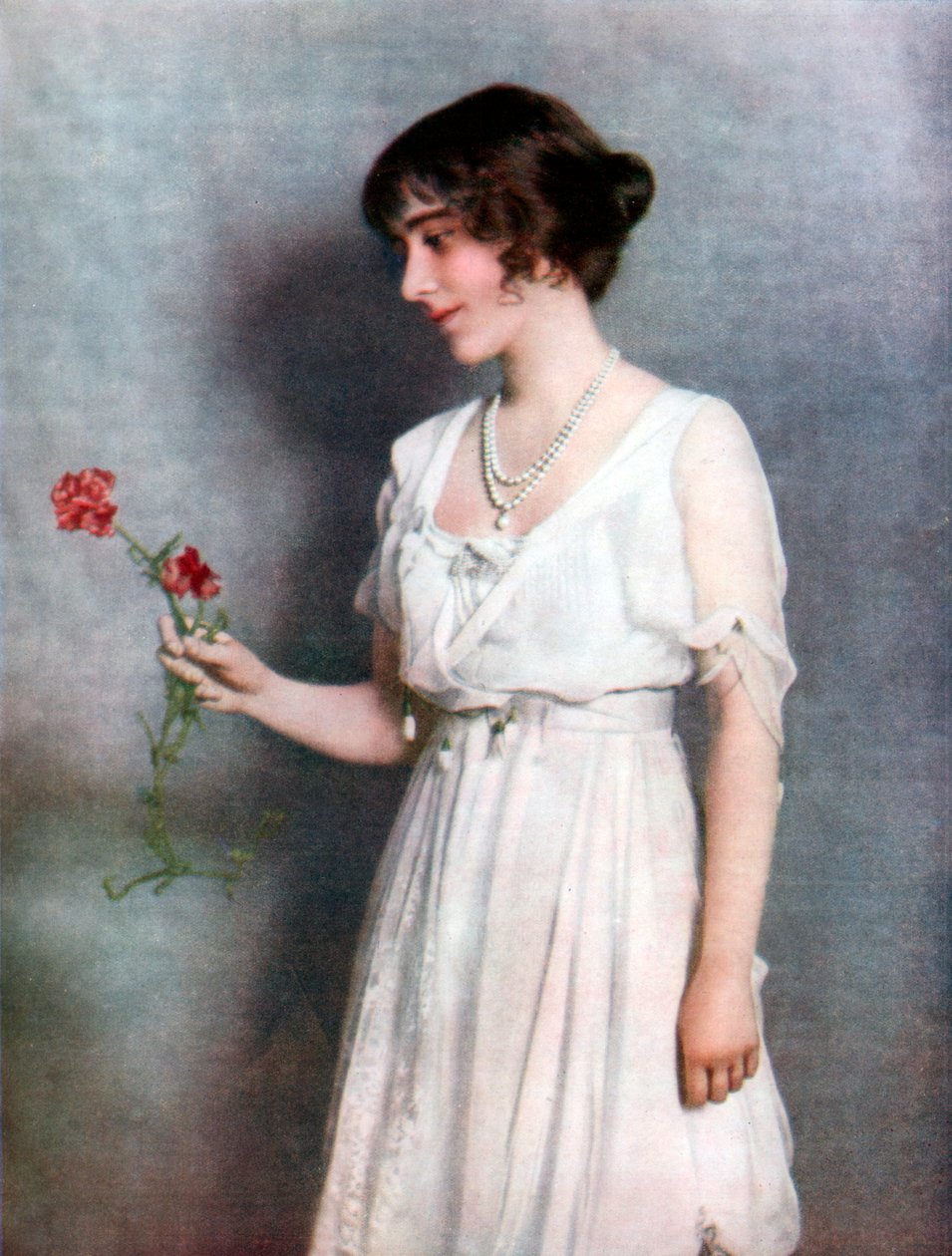 Kırmızı Karanfil, Leydi Elizabeth Bowes-Lyon, 1923 by Unbekannt