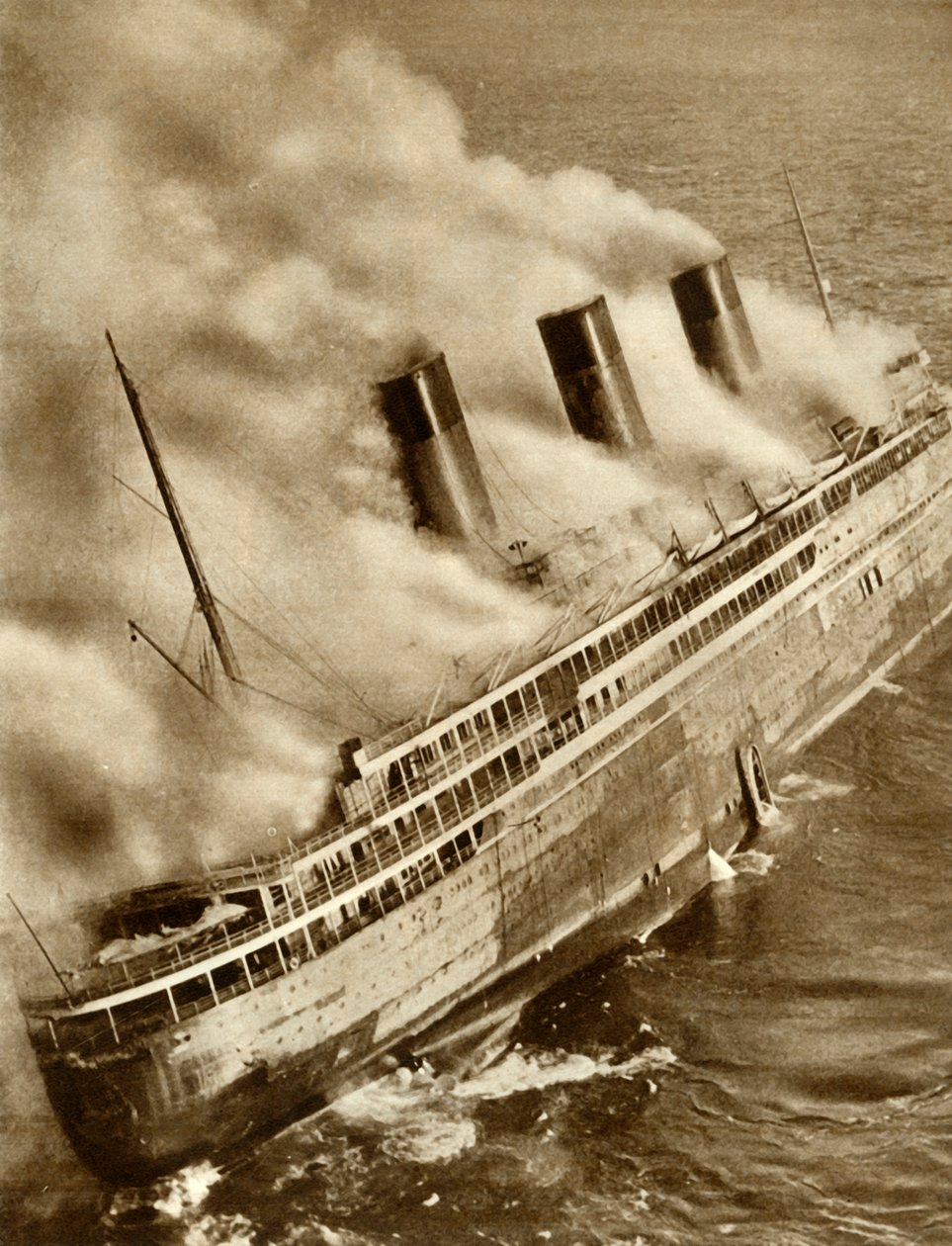 SS LAtlantique yanıyor, 1933, 1935. by Unbekannt