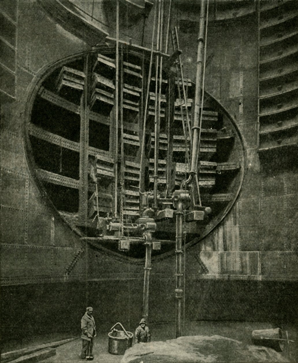 Blackwall Tünelinin Girişine Giden Kuyu, 1901. by Unbekannt