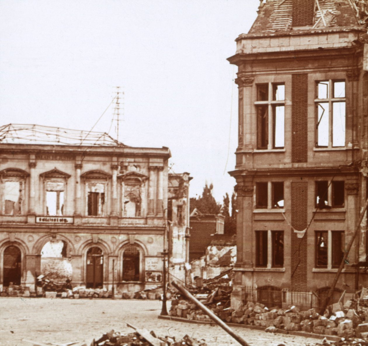 Belediye Binası, Chauny, Fransa, c1914-c1918 by Unbekannt
