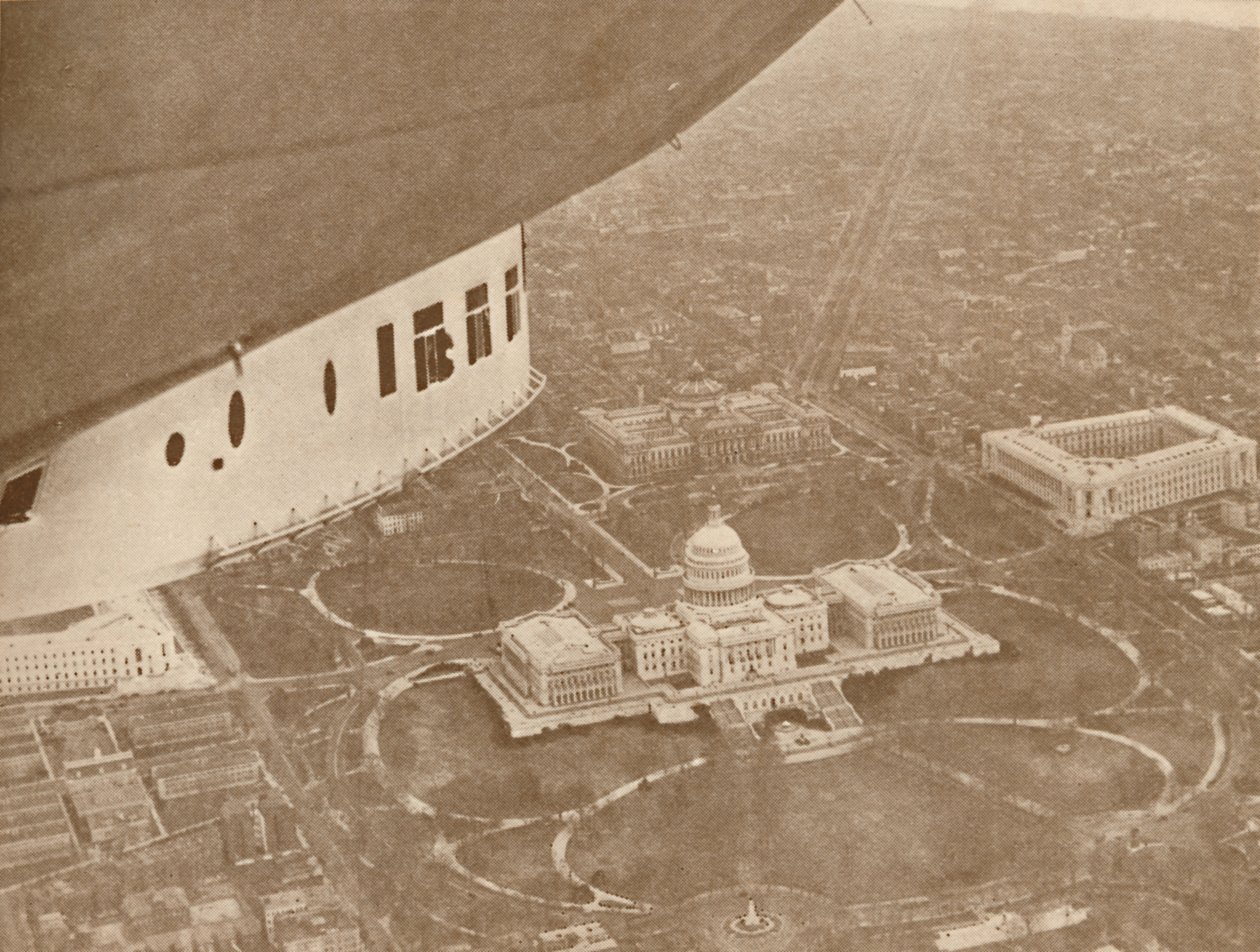 ABD Hava Gemisi Los Angeles, Washington Üzerinde Uçuşta, 1927 by Unbekannt
