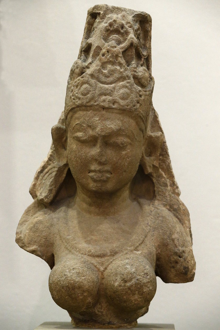 Victoria ve Albert Müzesi. Yogini. 800-900. Pratihara dönemi. Kumtaşı. Orta Hindistan (Madhya Pradesh). Birleşik Krallık by Unbekannt
