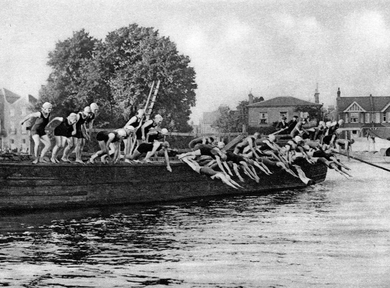Yıllık Kew to Putney bayanlar yüzme yarışı, Londra, 1926-1927 by Unbekannt