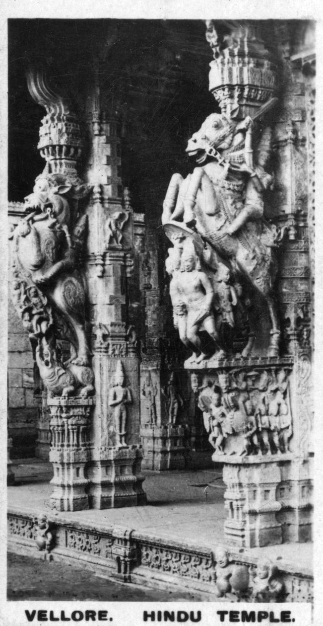 Bir Hindu tapınağının ön salonu, Vellore, Hindistan, c1925 by Unbekannt