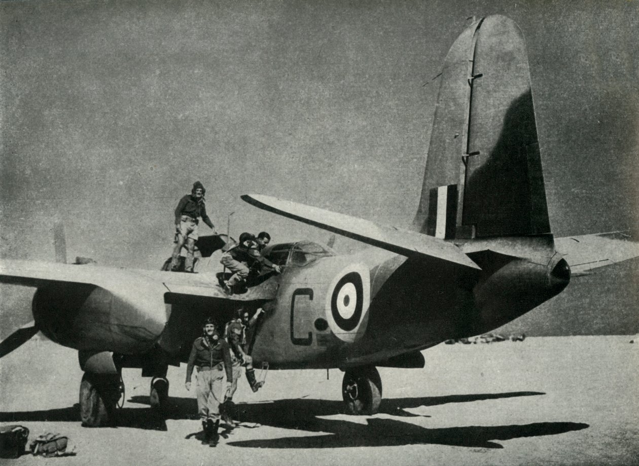 Sıcak güneş, bir çöl iniş alanına akar, c1942-1943, 1945. by Unbekannt