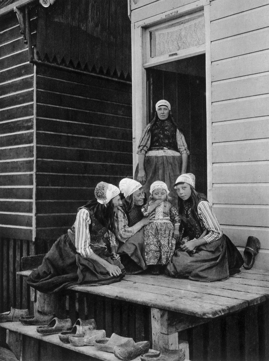 Ailenin gururu, Marken, Hollanda, c1934 by Unbekannt