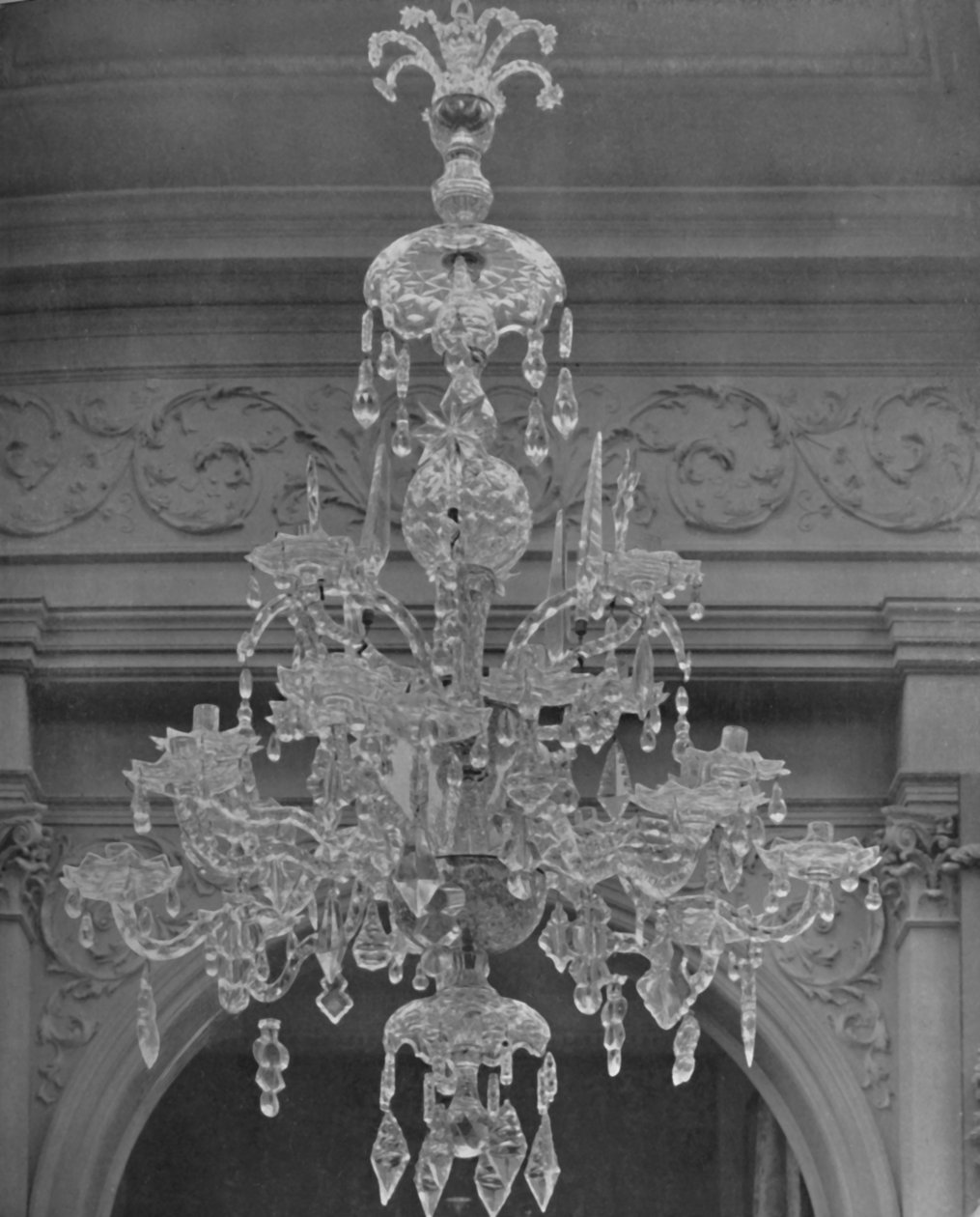 20 Işık için Üç Katlı Avize c.1770, 1928 by Unbekannt