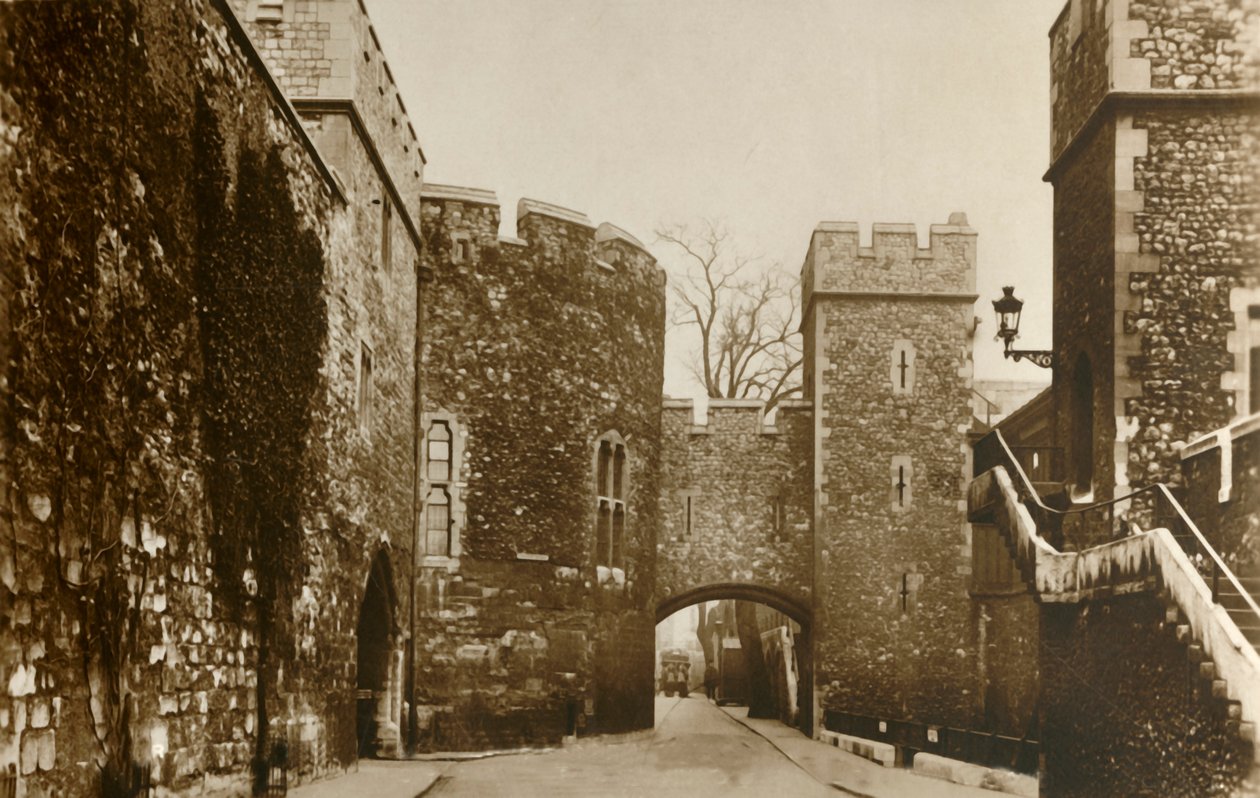 Londra Kulesi...Kanlı Kule...St. Thomass Kulesi ve Wakefield Kulesi, c1910. by Unbekannt