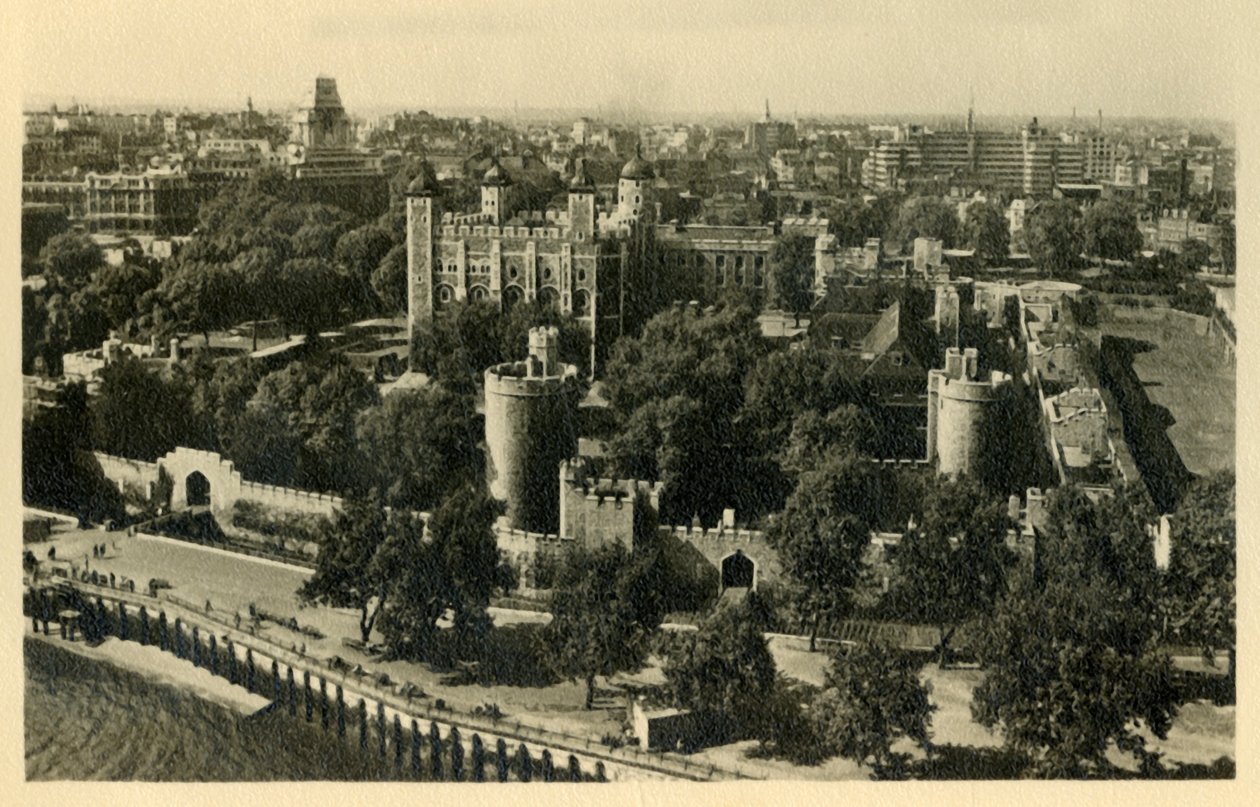 Londra kulesi. Güneyden Genel Görünüm, c1920. by Unbekannt