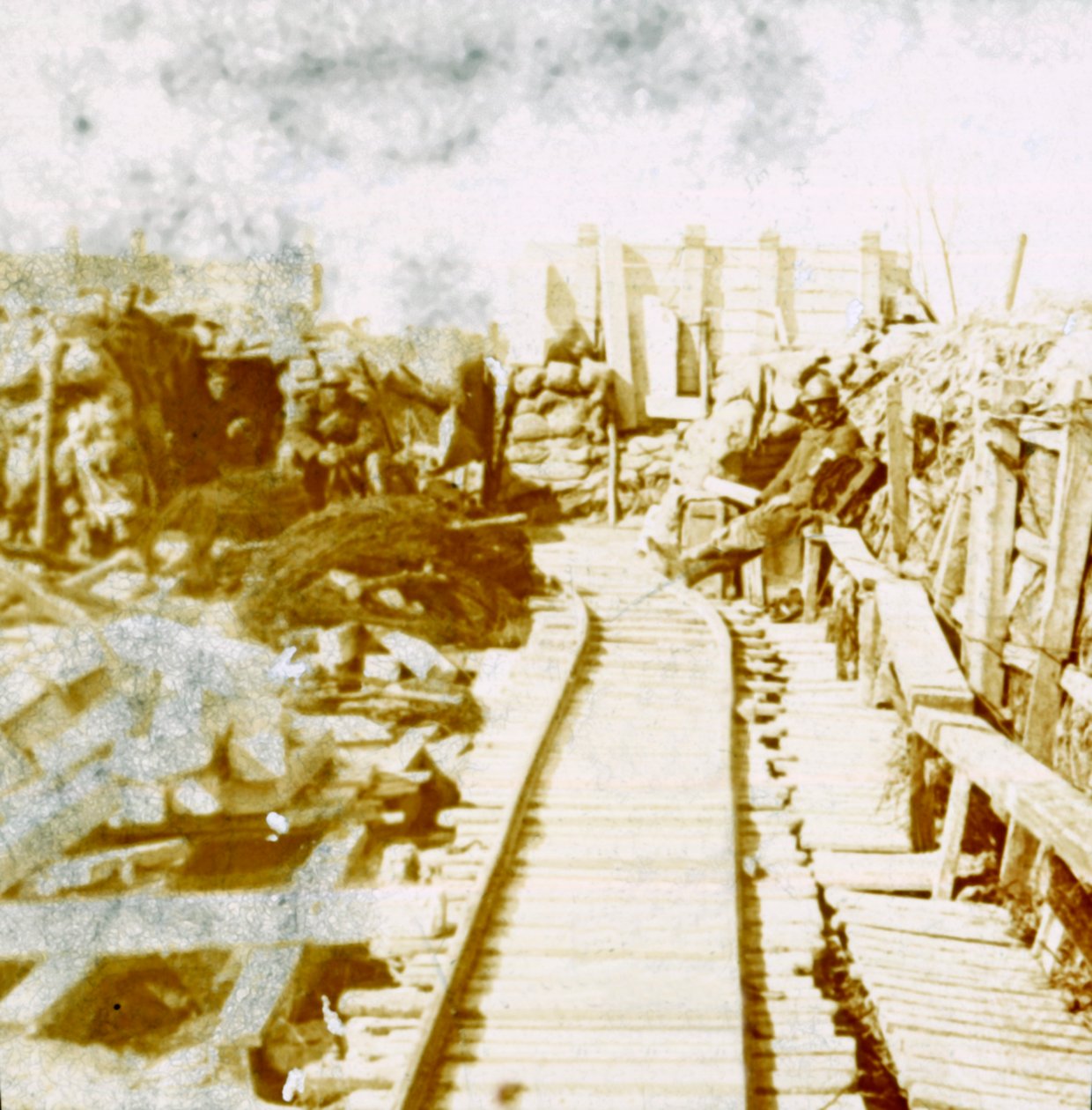 Siperler ve demiryolu hattı, Yser güney, Diksmuide, Belçika, c1914-c1918 by Unbekannt