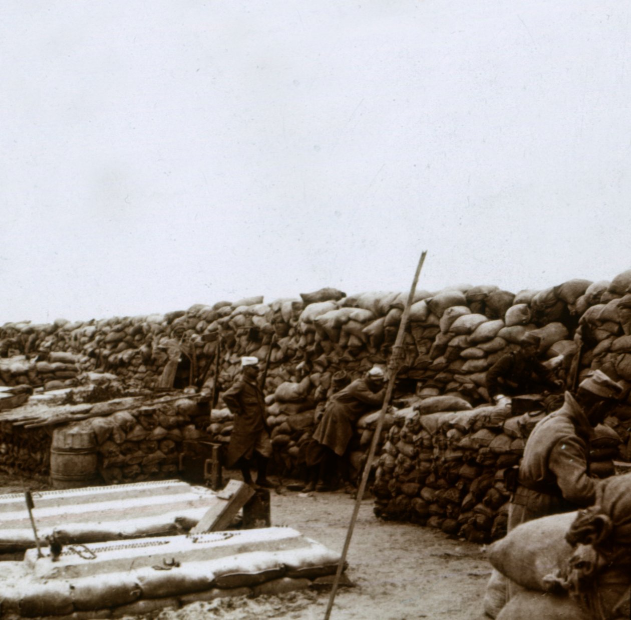 Mamelon Vert'teki Siperler, Nieuwpoort, Flanders, Belçika, c1914-c1918 by Unbekannt
