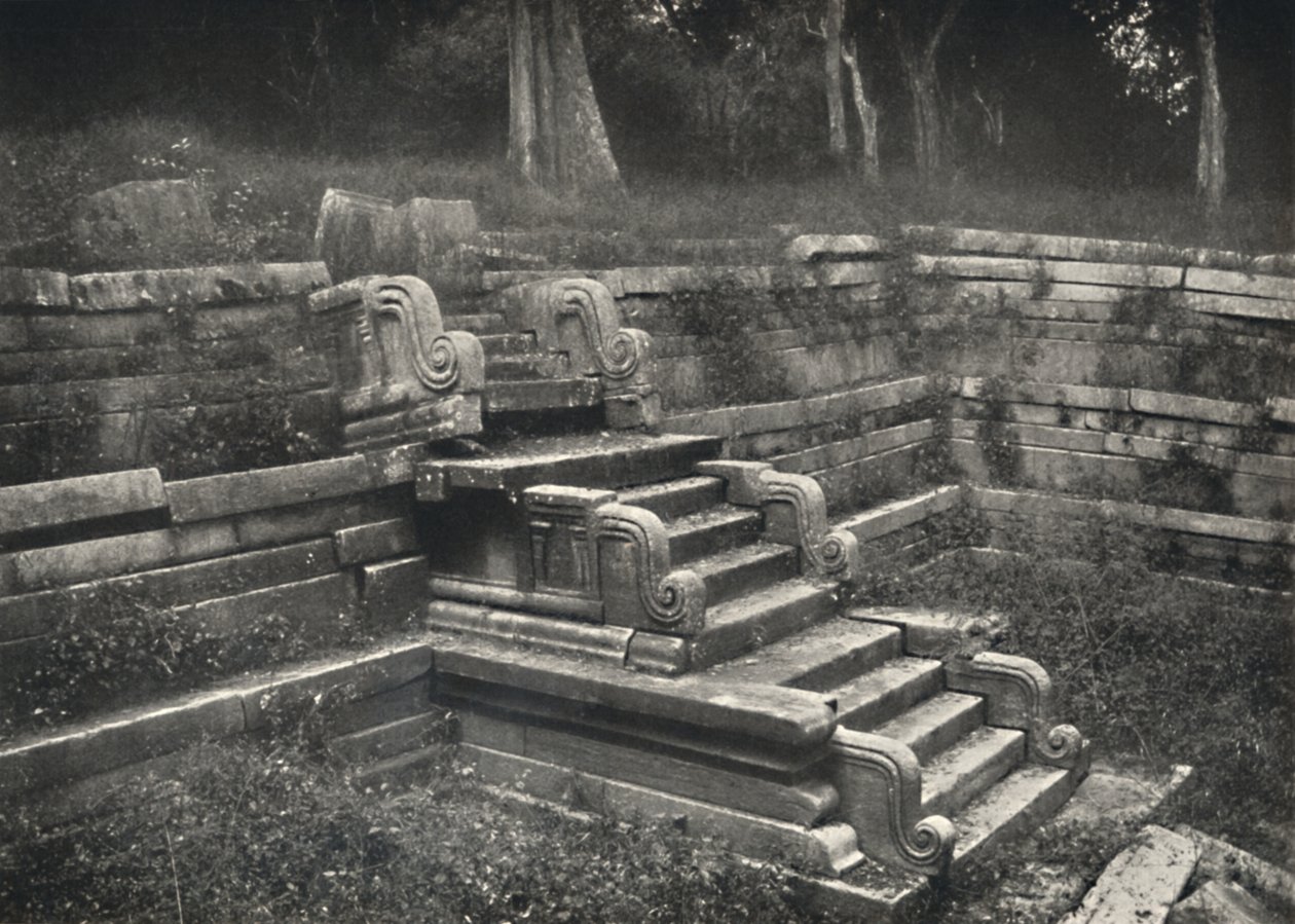 Bir tuğla yüzme havuzundaki merdivenler, Anuradhapura, 1926 by Unbekannt