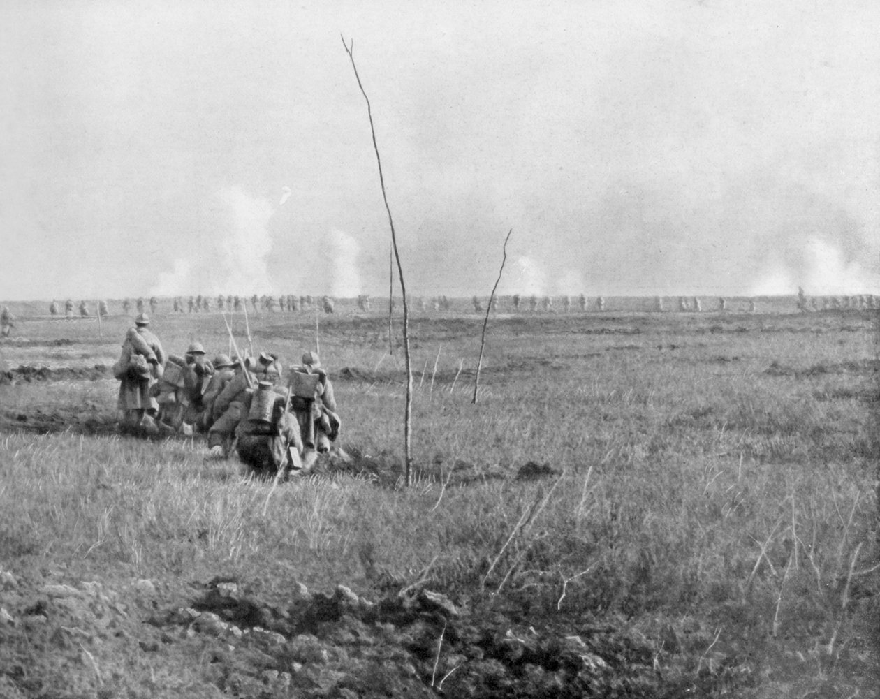 Düşman siperlerine saldıran birlikler, Chemin des Dames, Fransa, Birinci Dünya Savaşı, 5 Mayıs 1917 by Unbekannt