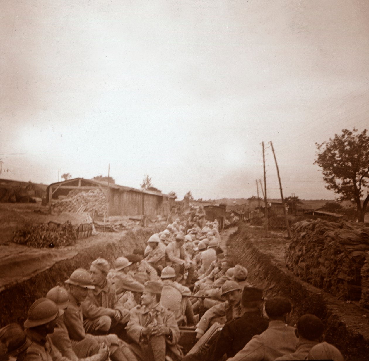 Açık tren vagonlarındaki birlikler, Genicourt, kuzey Fransa, c1914-c1918 by Unbekannt