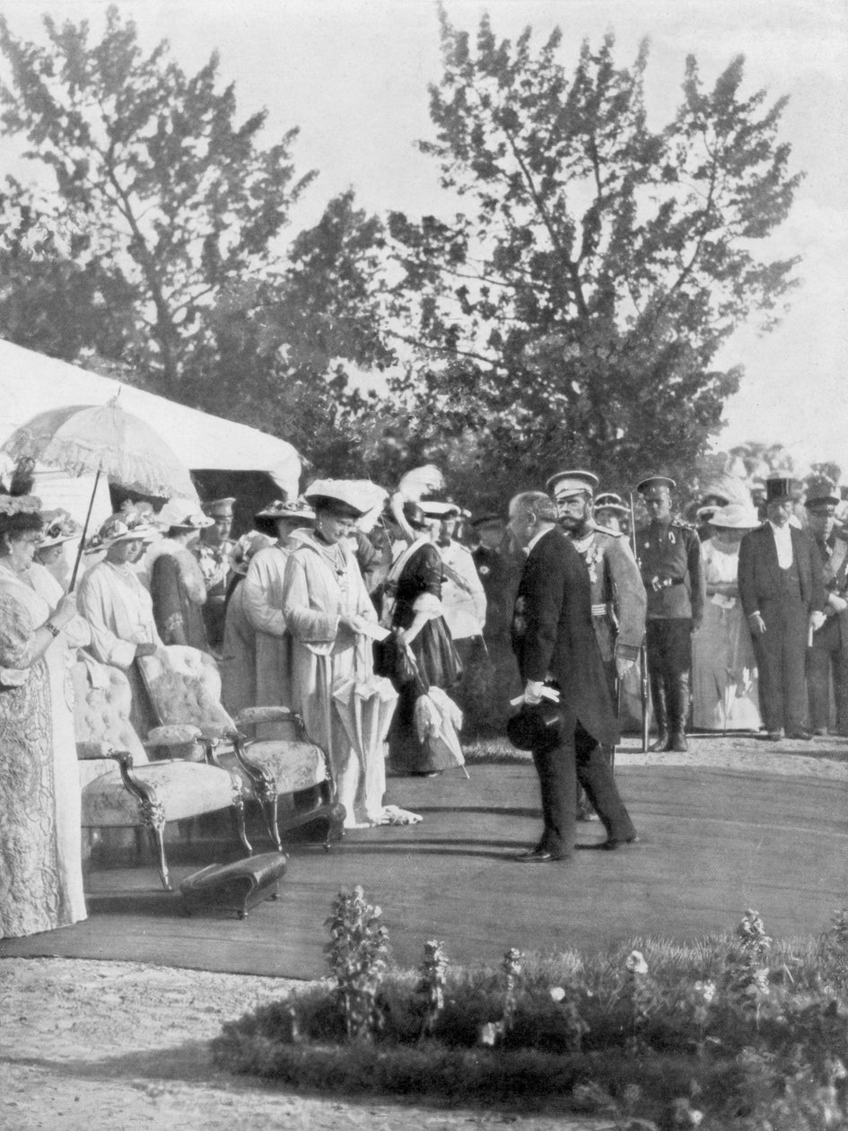Çar Nicholas II, ziyaret eden Fransa Cumhurbaşkanı Poincare ile, Krasnoye Selo, Rusya, 22 Temmuz 1914. by Unbekannt