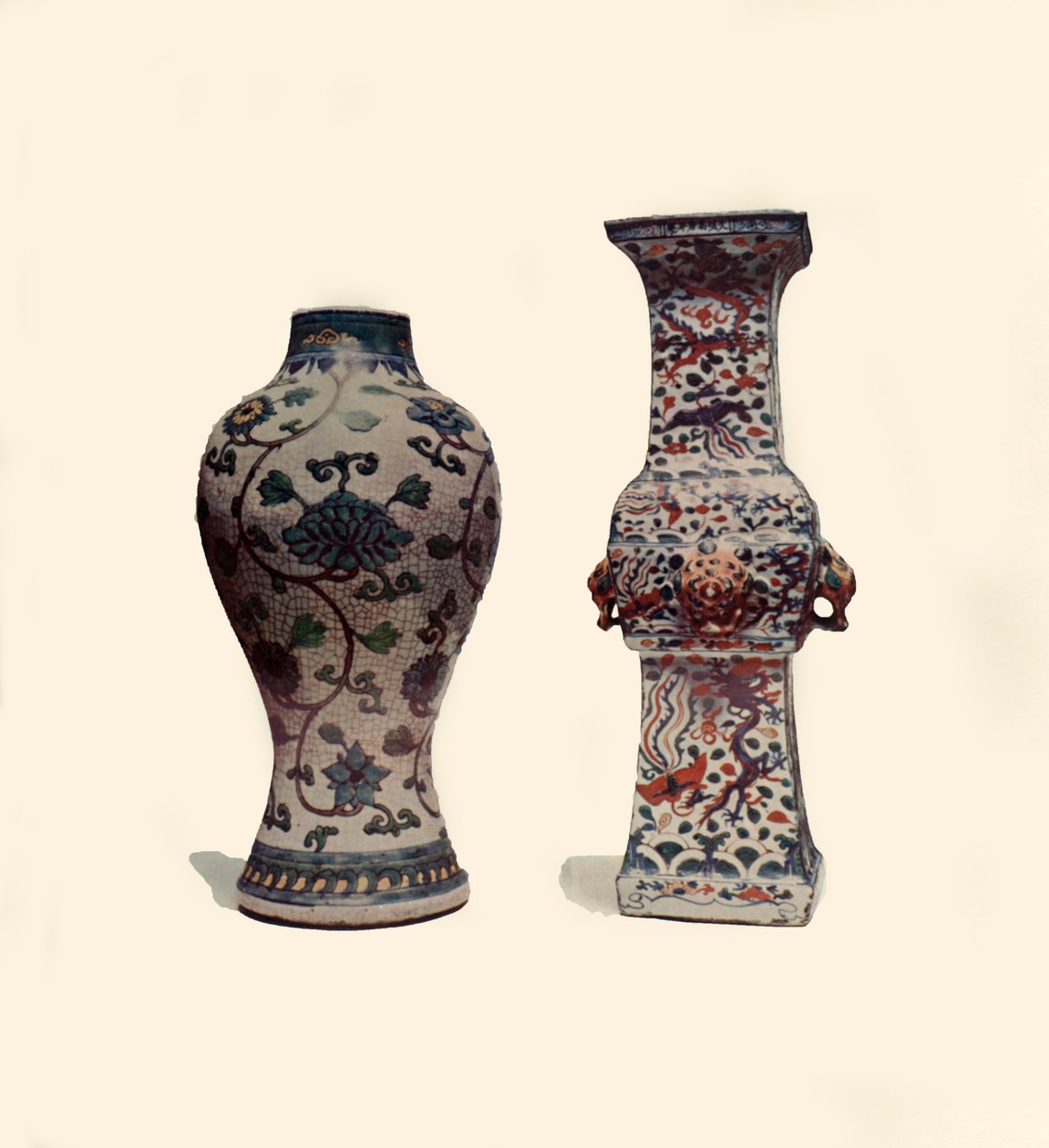 İki emaye porselen vazo, Çin, 15-17. yüzyıllar, 1908. by Unbekannt