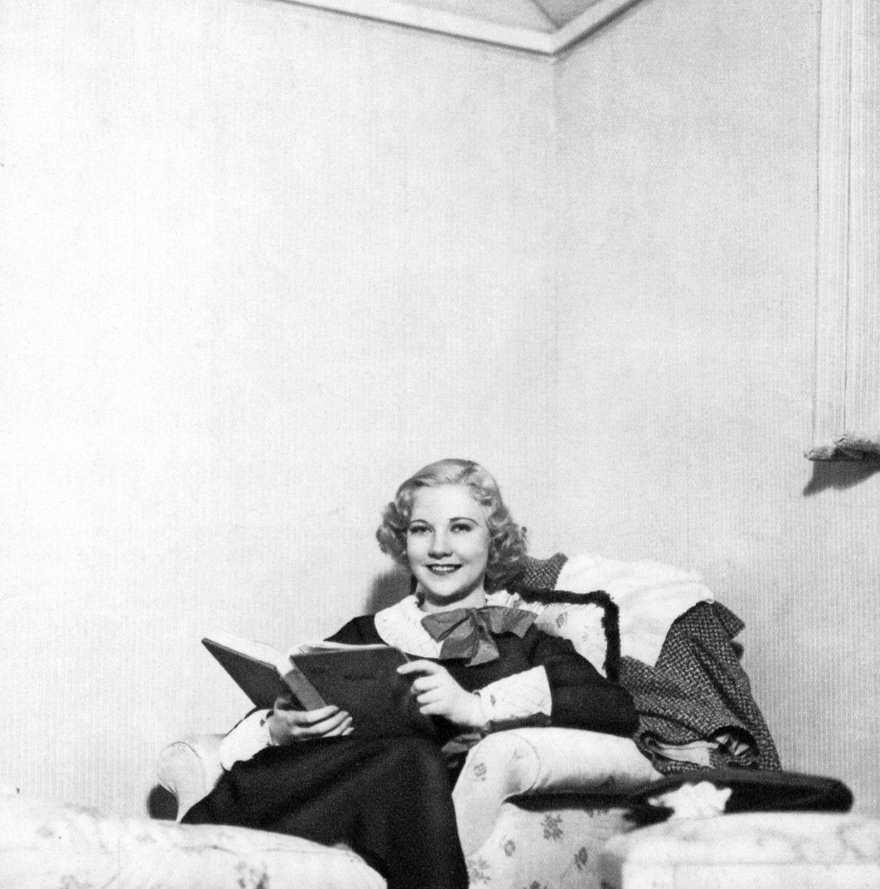 Una Merkel, Amerikalı sinema oyuncusu, 1934-1935 by Unbekannt