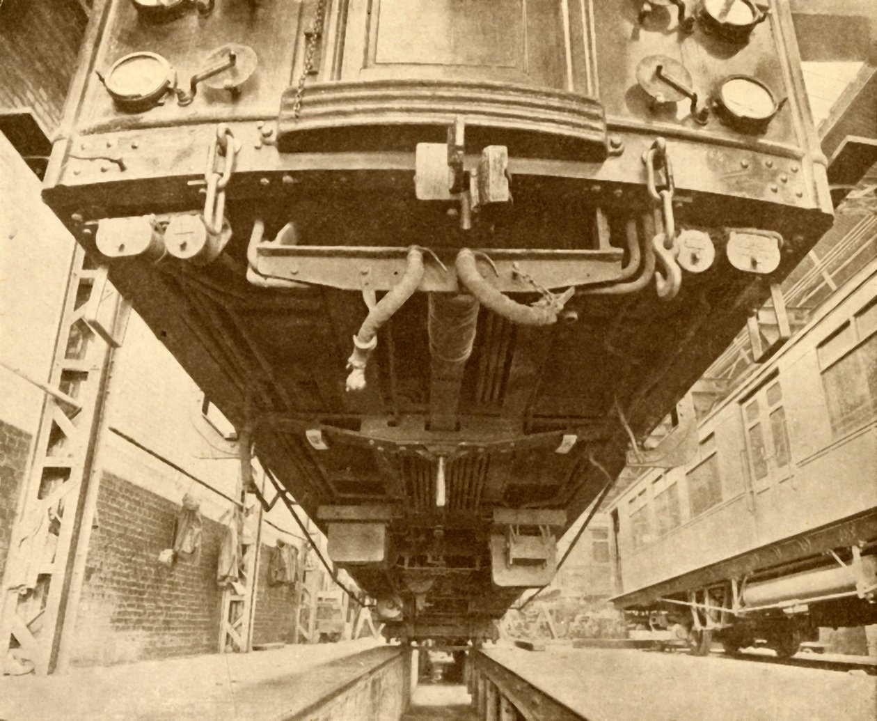 Yeraltında: Bir İlçe Demiryolu Elektrikli Arabasının Altında, 1930. by Unbekannt
