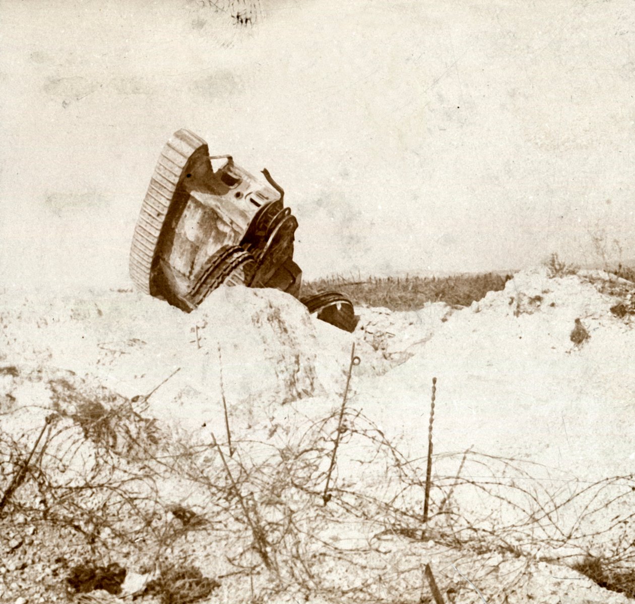 Hasarlı tankın alt tarafı, c1914-c1918 by Unbekannt