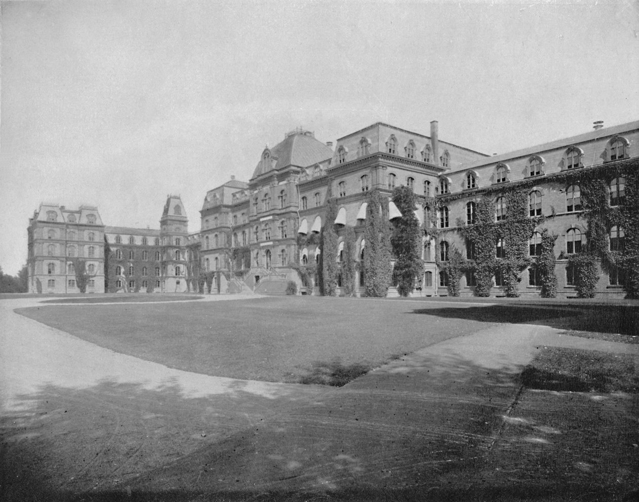 Vassar Koleji, Poughkeepsie, New York, c1897. by Unbekannt
