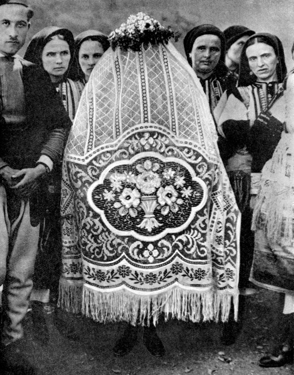 Örtülü gelin, Güney Sırbistan, 1936 by Unbekannt