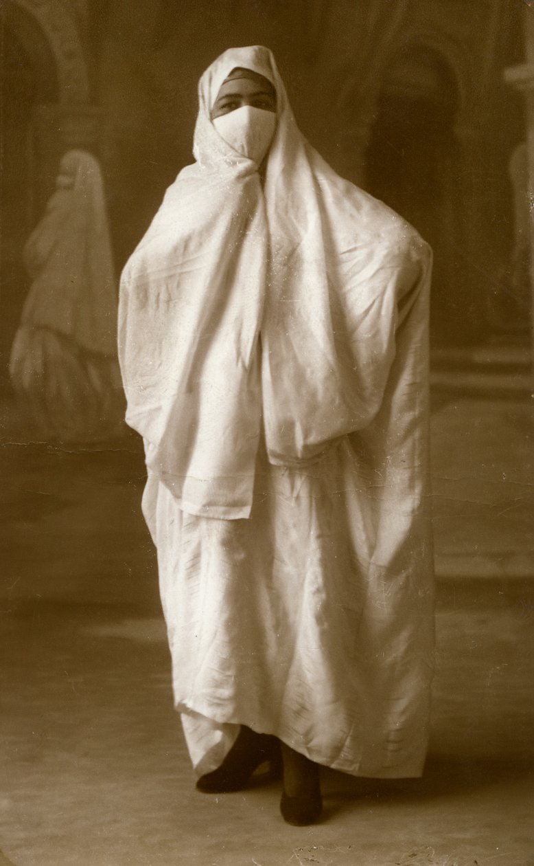 Örtülü kadın, Cezayir, Cezayir, 1943 by Unbekannt