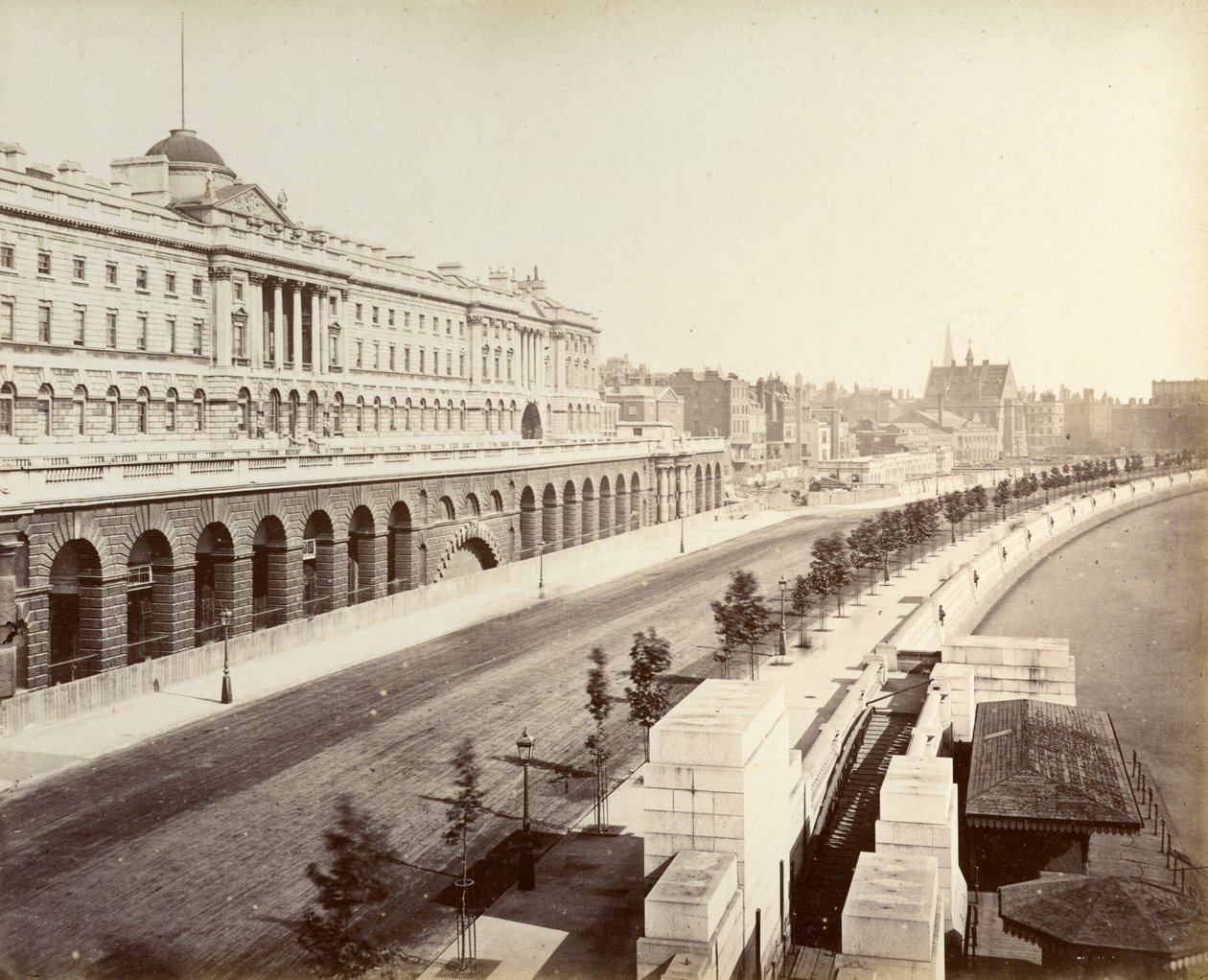 Victoria Dolgusu, Somerset House