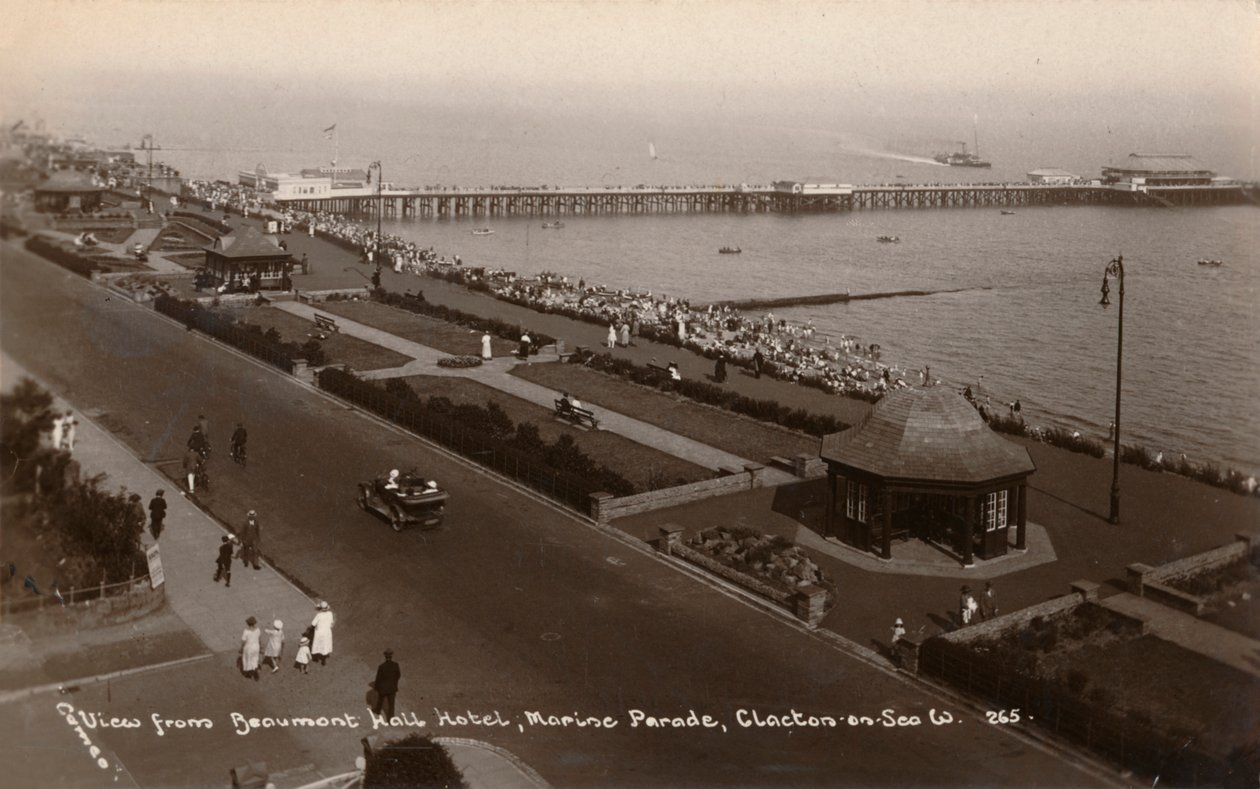 Beaumont Hall Hotel'den görünüm, Marine Parade, Clacton-on-Sea, c1925 by Unbekannt