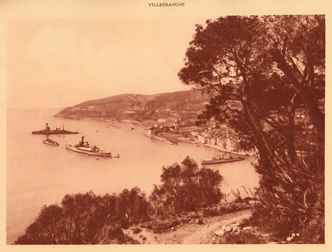 Kasabanın görünümü ve Roadstead, Villefranche, 1930. by Unbekannt