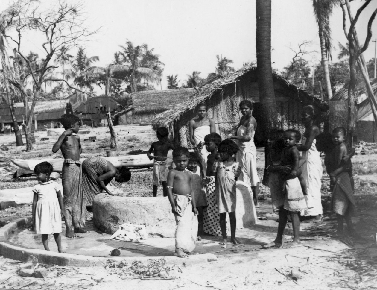 Köy sahnesi, Trincomalee, Seylan, 1945 by Unbekannt
