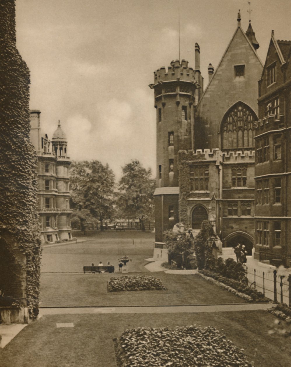 Fountain Court