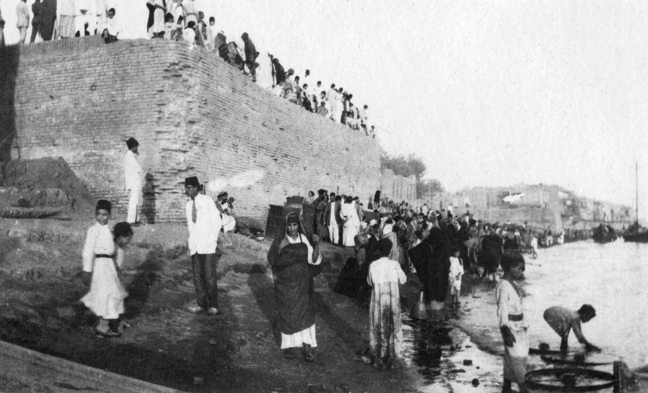 Birlik mavnalarının gelmesini bekliyorum, Dicle Nehri, Bağdat, Irak, 1917-1919 by Unbekannt