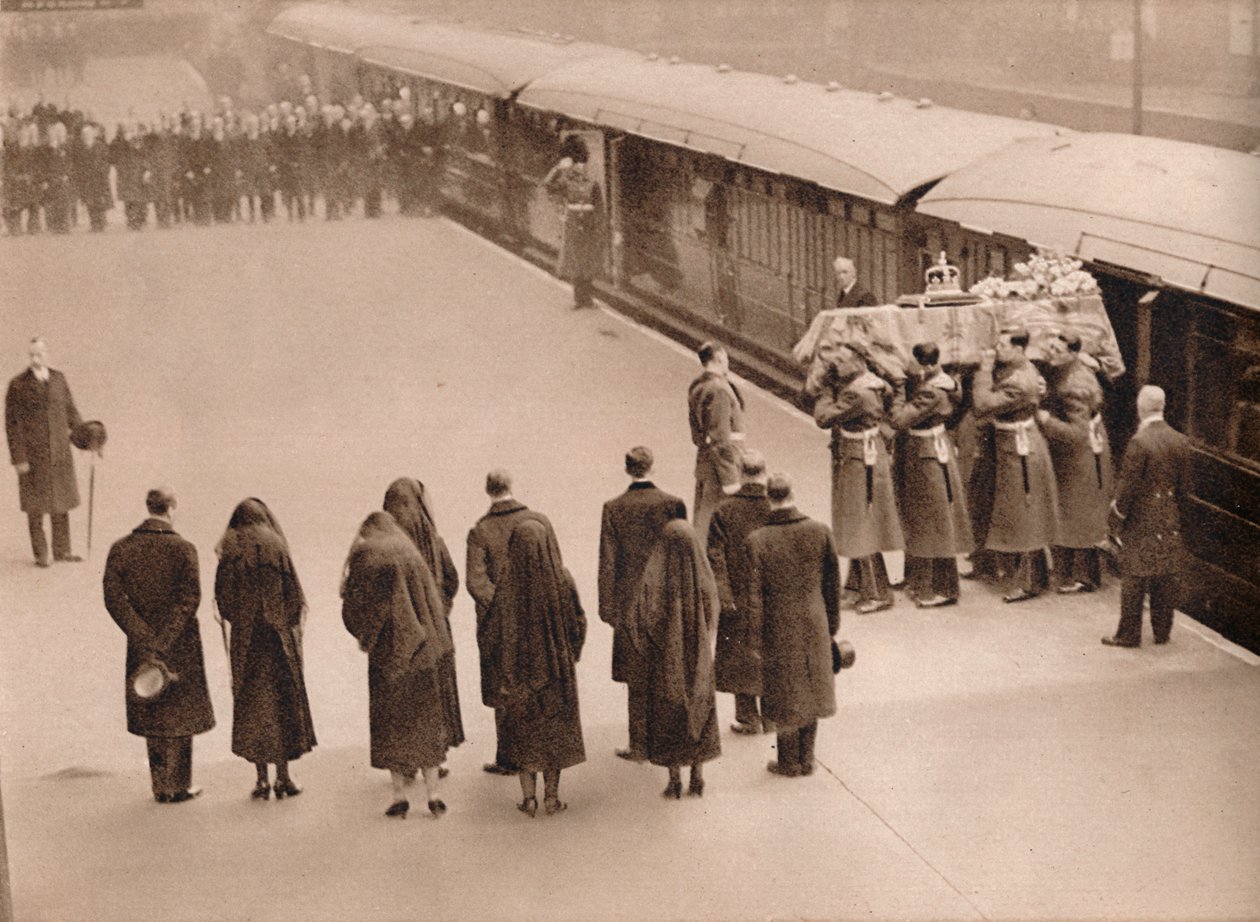 Kraliyet Standardı kapsamındaki tabutu izlemek, 1936 by Unbekannt