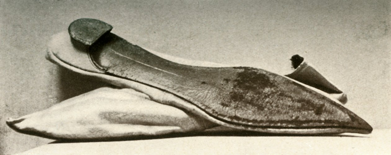 Beyaz saten düğün terlikleri, 1800, 1937. by Unbekannt