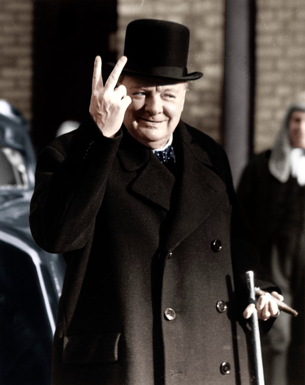 Winston Churchill, ünlü V for Victory tabelasını yaparken, 1942 by Unbekannt