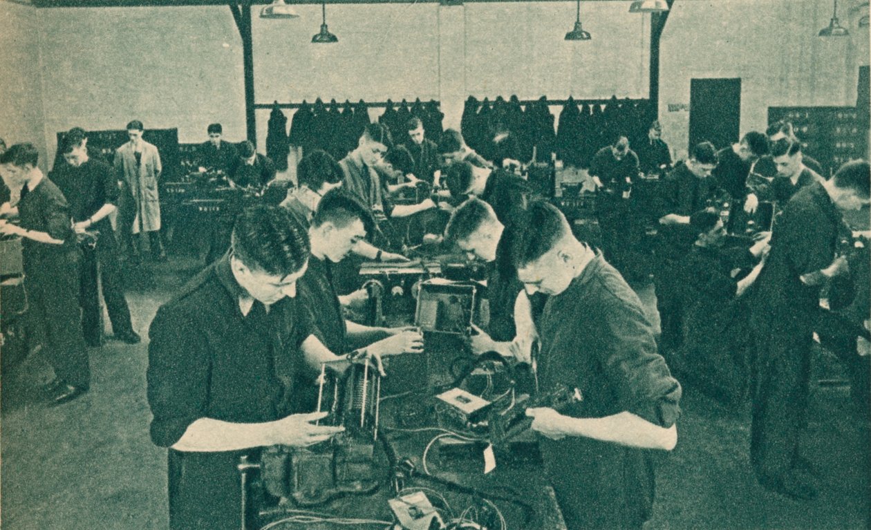 Kablosuz Operatör Mekaniği Atölyesi, 1940 by Unbekannt
