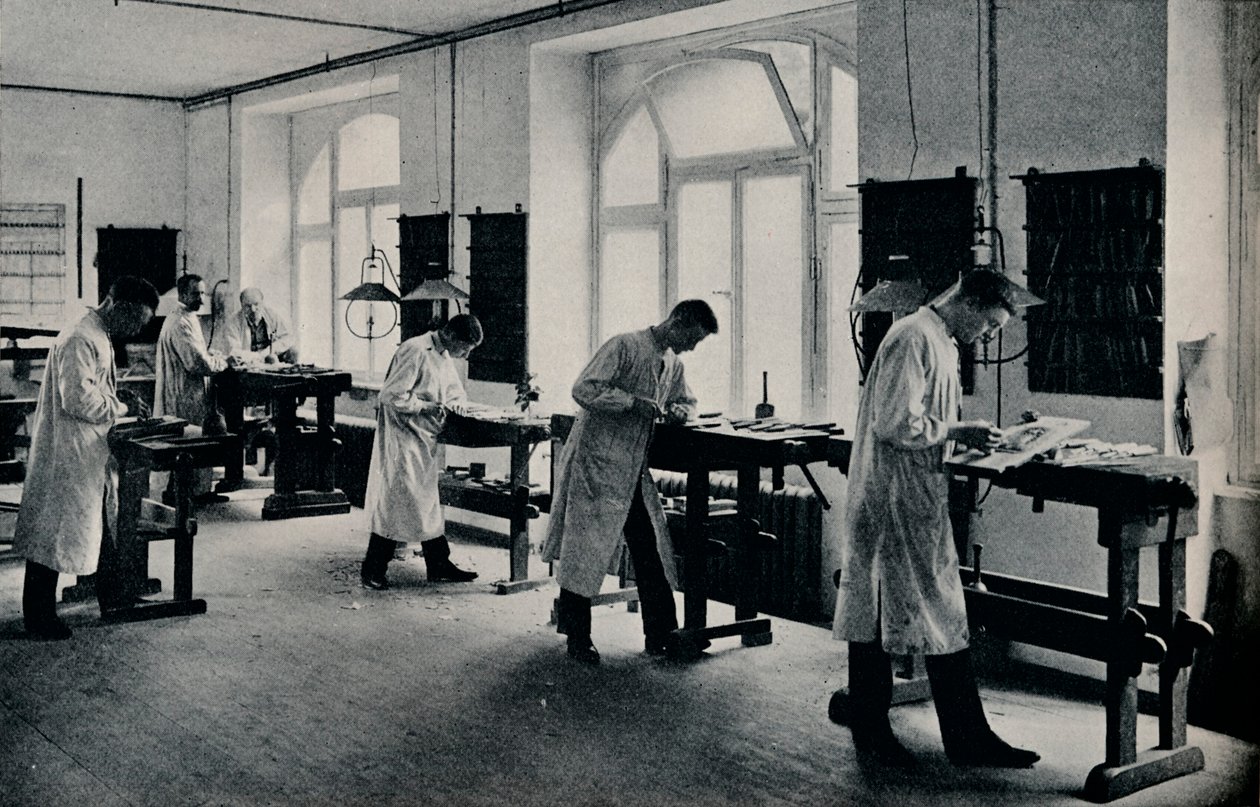 Sanat ve El Sanatları teknik okulunun atölyesi, Flensburg, Almanya. c1908 by Unbekannt