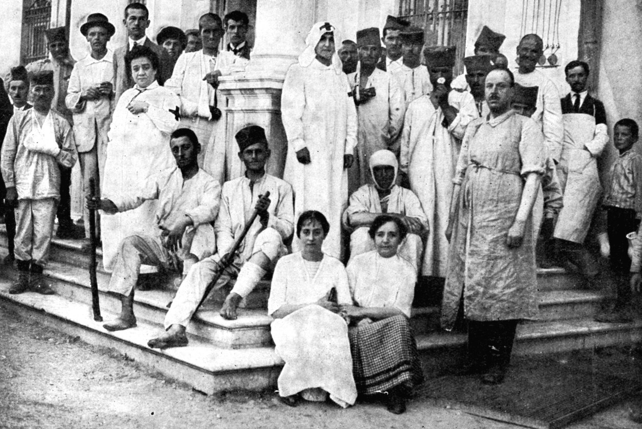Sırp Kızıl Haçı tarafından bakılan yaralı askerler, Birinci Dünya Savaşı, 1914 by Unbekannt