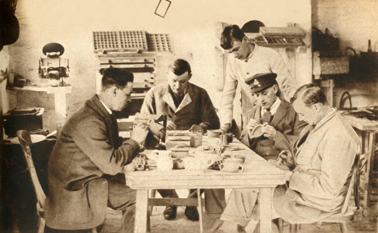 Çömlek sınıfındaki yaralı askerler... Devon, Birinci Dünya Savaşı, 1914-1918, 1933. by Unbekannt