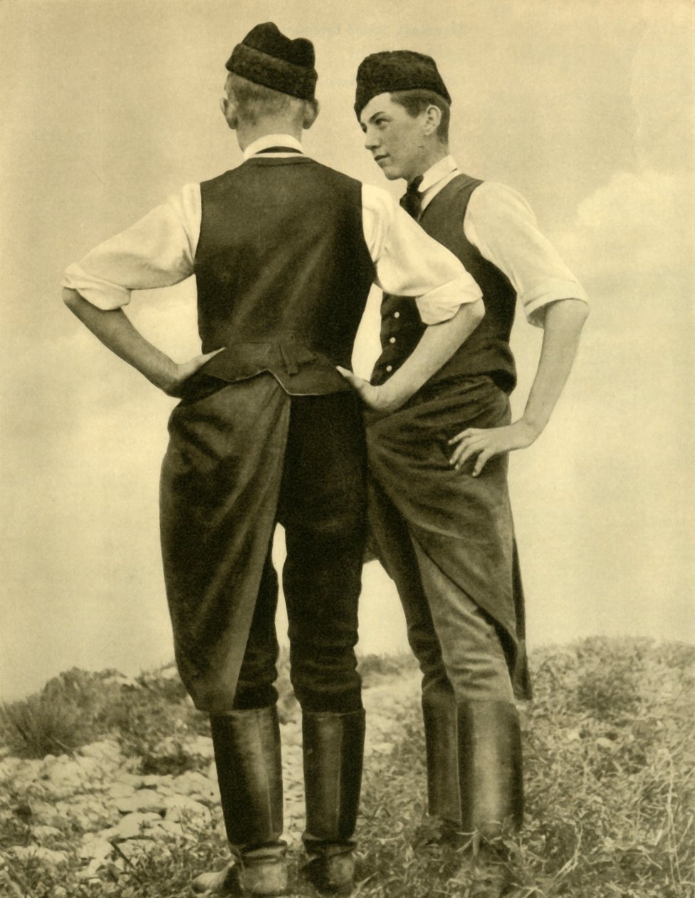 Geleneksel kostümlü genç adamlar, Burgenland, Avusturya, c1935. by Unbekannt