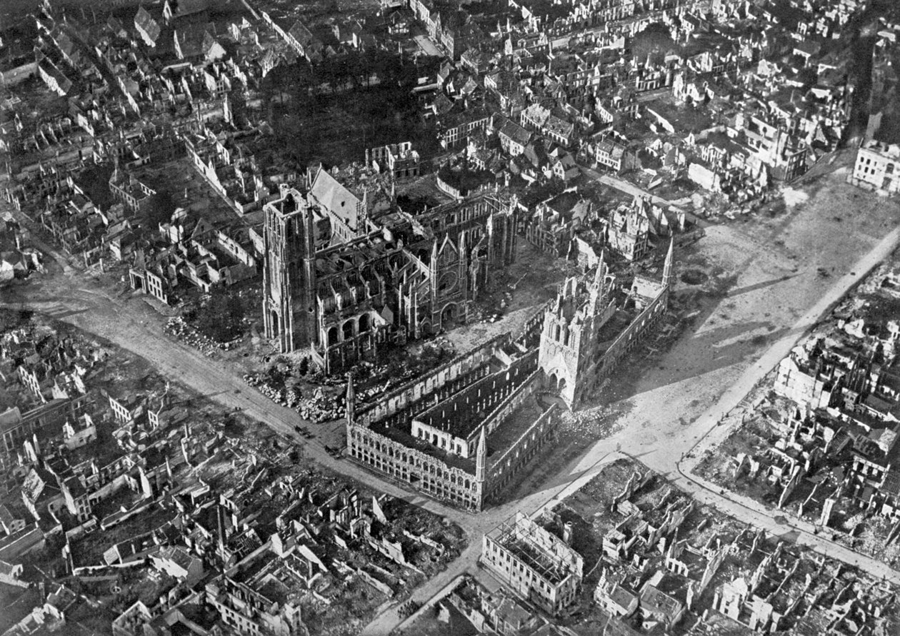 Alman bombardımanından sonra Ypres, Birinci Dünya Savaşı, 1914-1918, c1920 by Unbekannt