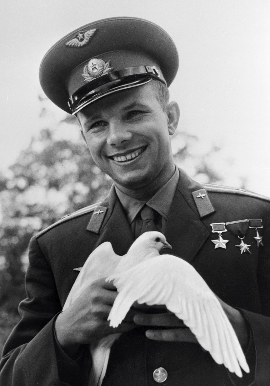 Yuri Gagarin, Rus kozmonot, c1963-c1964 by Unbekannt