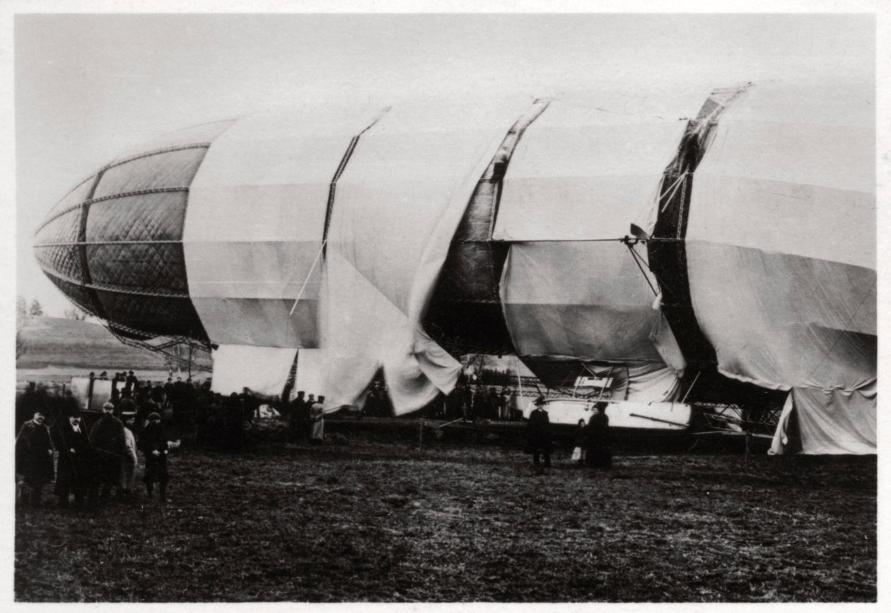 Zeppelin LZ2 yıkımından sonra, 1906 1933 by Unbekannt