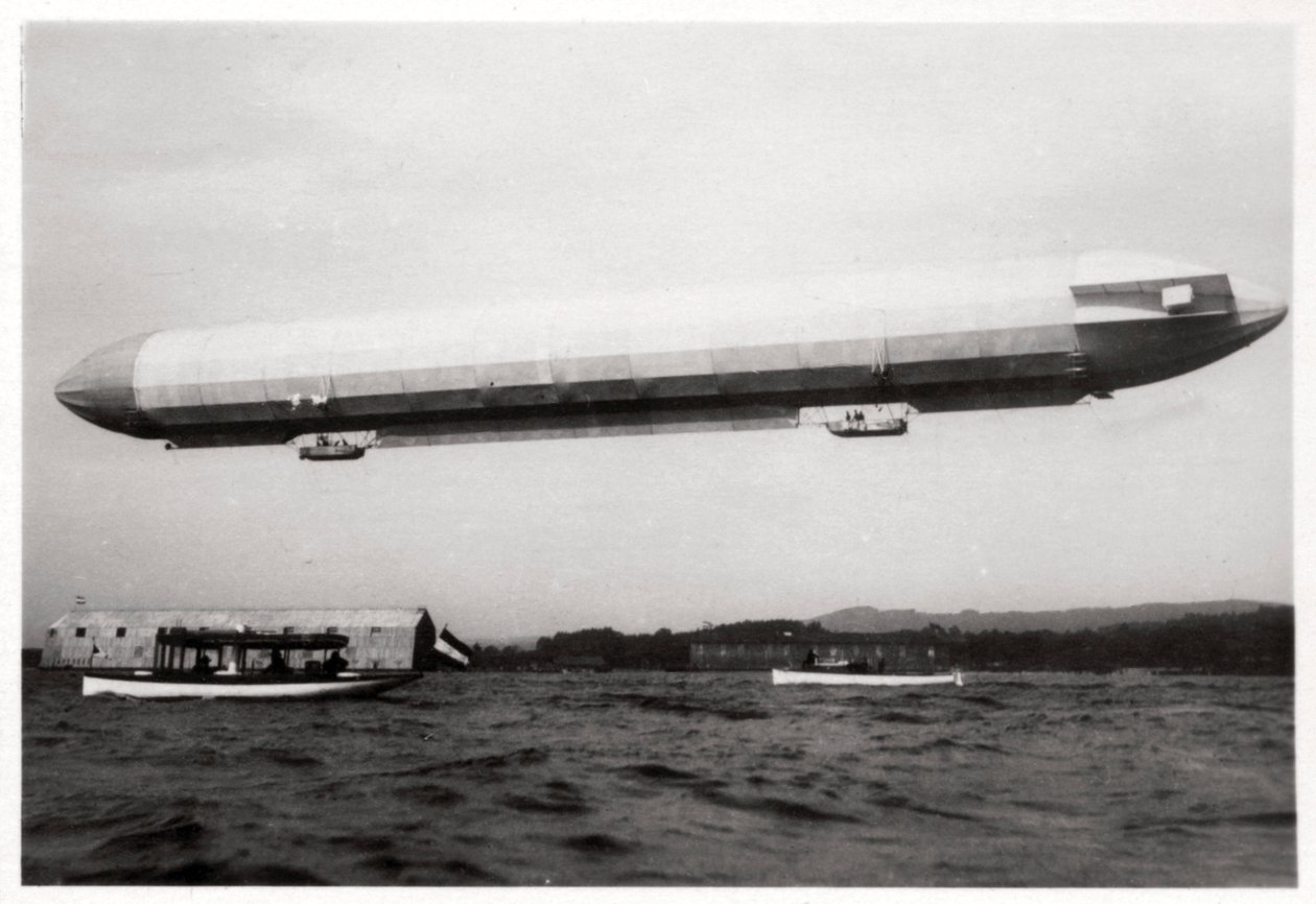 Zeppelin LZ3 hava indirme, Almanya, c1906-1908 1933 by Unbekannt