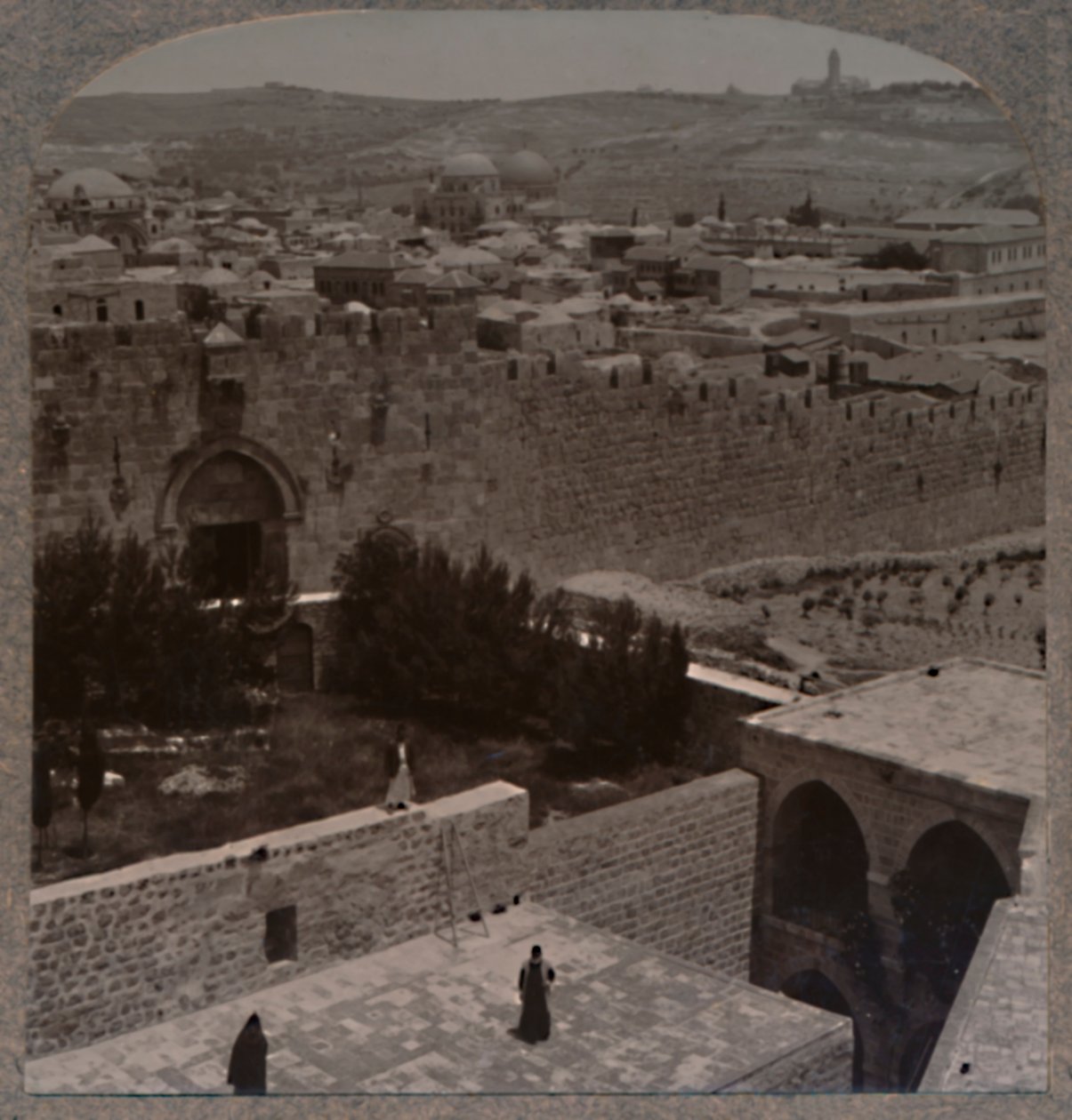Zion Kapısı. Uzaktan Zeytin Dağı ve Scopus Dağı, c1900 by Unbekannt