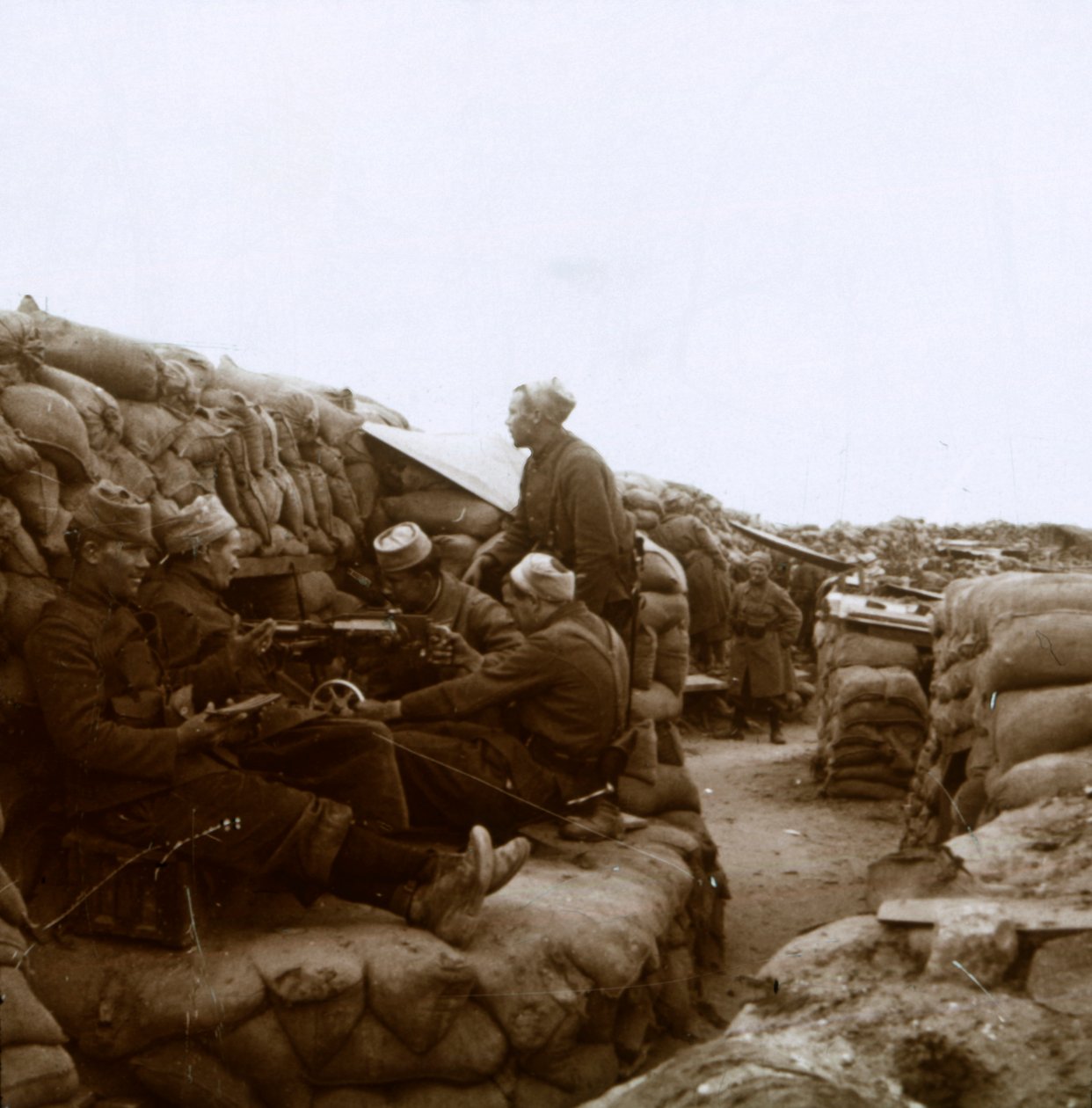 Yser Nehri yakınında Zouaves, Nieuwpoort, Flanders, Belçika, c1914-c1918 by Unbekannt