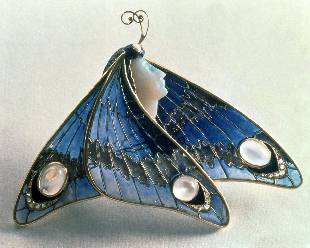 Kelebek şeklinde Art Nouveau kolye ucu, c.1900 (emaye ve sabuntaşı) by Unbekannt Unbekannt