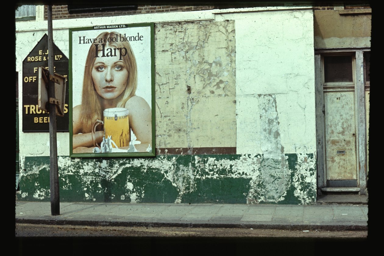 Havalı Sarışın Arp Var, Kilburn, 1966 (fotoğraf) by Unbekannt Unbekannt