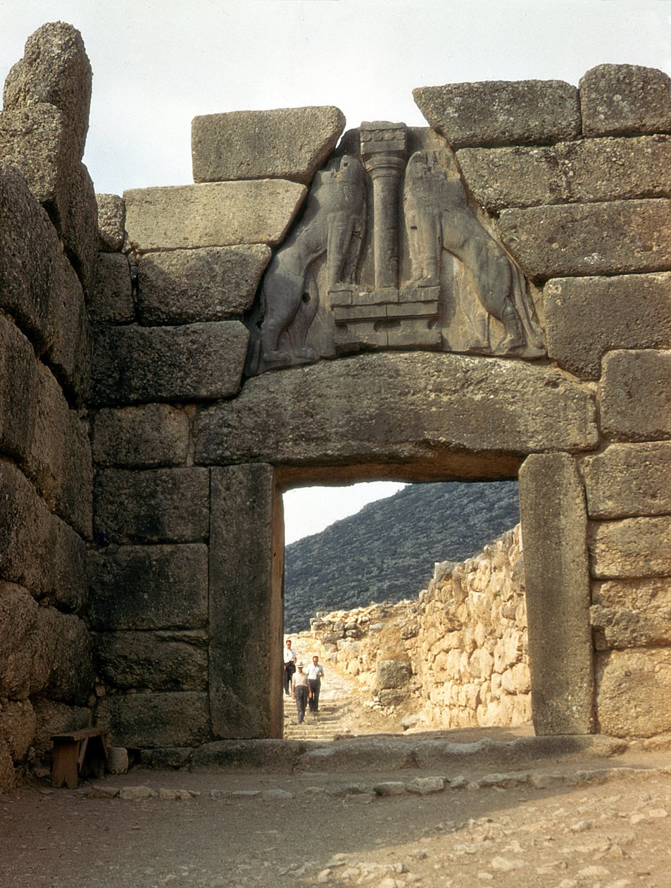 Mycenae Sarayı girişi üzerindeki Aslanlı Kapı, Yunanistan, MÖ 15. yüzyıl by Unbekannt Unbekannt