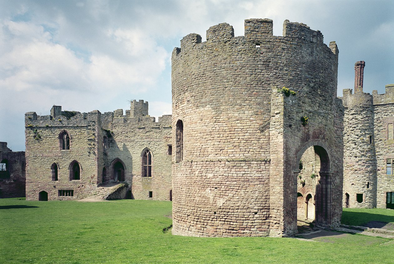 Ludlow Kalesi, Dış Görünüm, İngiliz Okulu, 1066-1085 yılları arasında inşa edilmiş, Shropshire, Birleşik Krallık by Unbekannt Unbekannt